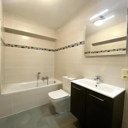 In With Stunning Sea Views, Cleaning Included 아파트