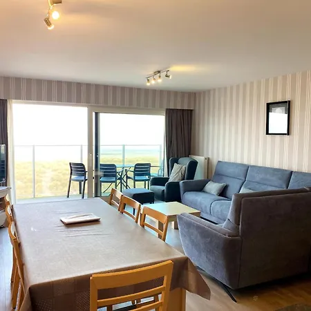 In With Stunning Sea Views, Cleaning Included Apartamento