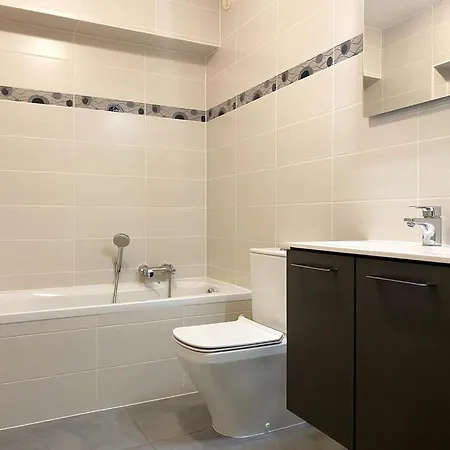 In With Stunning Sea Views, Cleaning Included 아파트 *